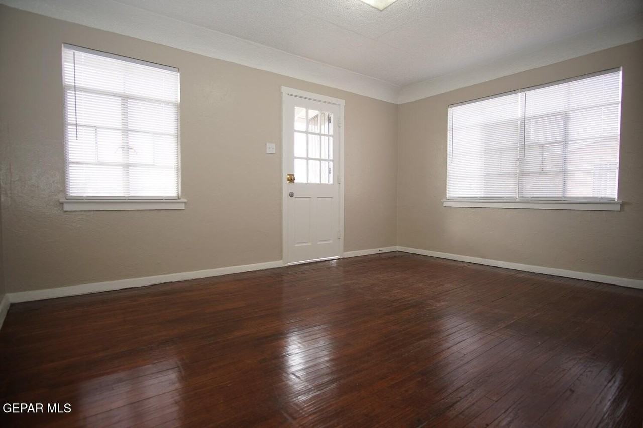1226 Huckleberry St - Photo 5 of 11