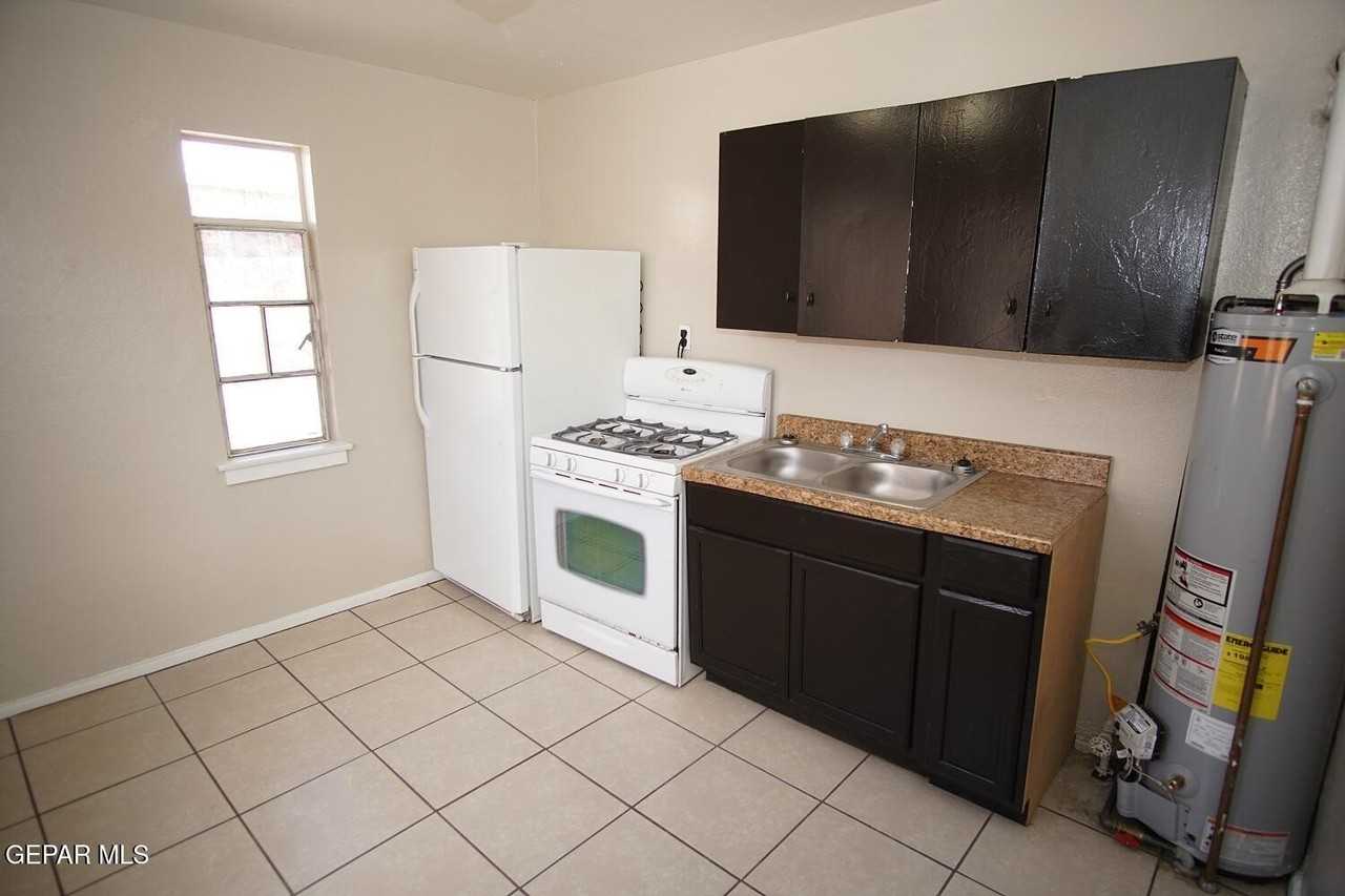 1226 Huckleberry St - Photo 6 of 11