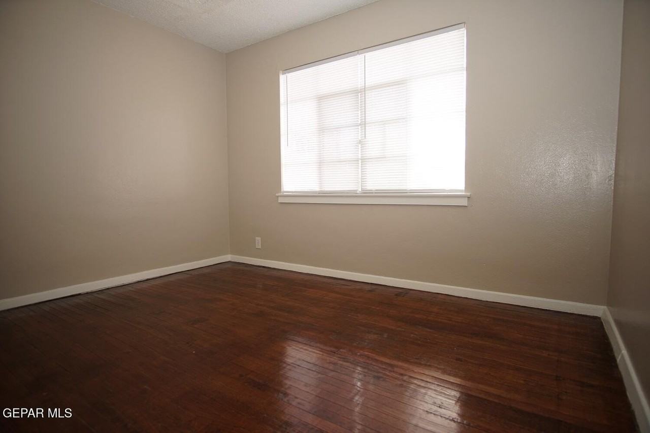 1226 Huckleberry St - Photo 7 of 11
