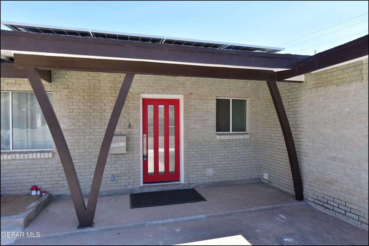 4224 Hampshire Ln - Photo 3 of 42