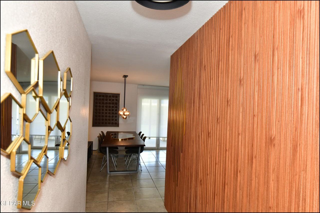 4224 Hampshire Ln - Photo 4 of 42