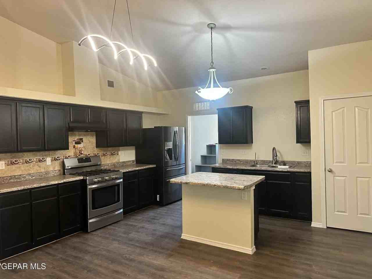 720 Villa Romero Dr - Photo 5 of 16
