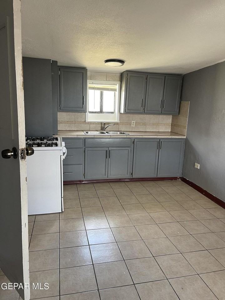 3505 Douglas Ave - Photo 2 of 11