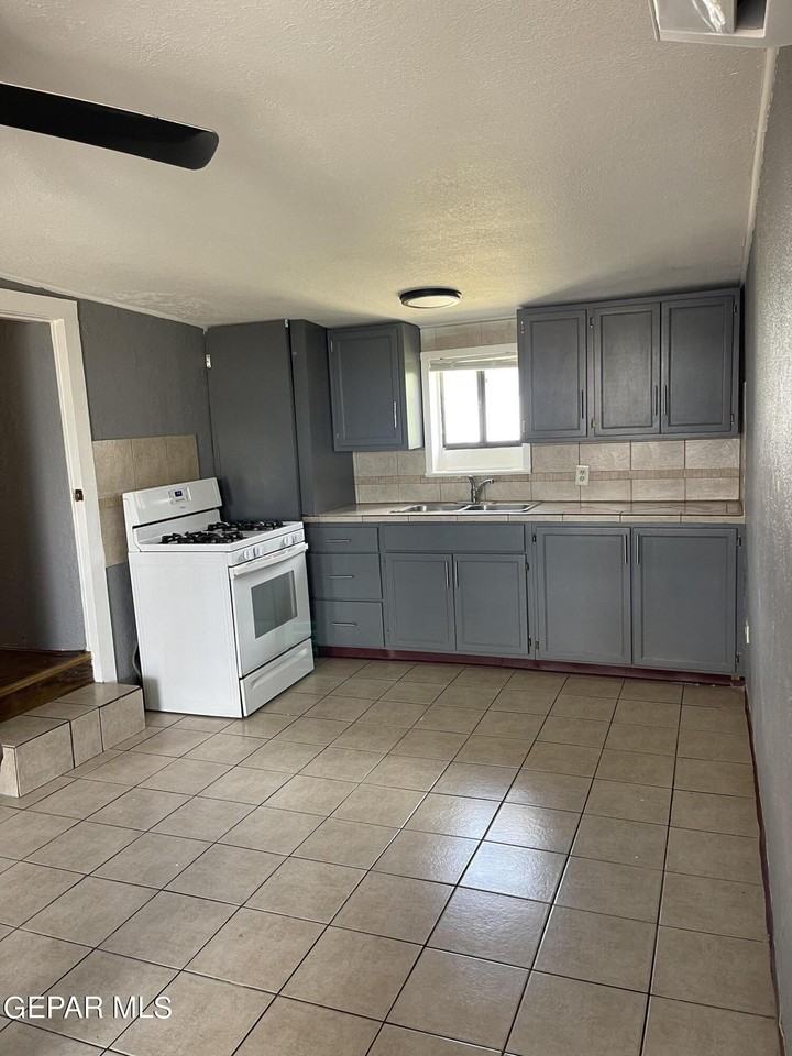 3505 Douglas Ave - Photo 3 of 11