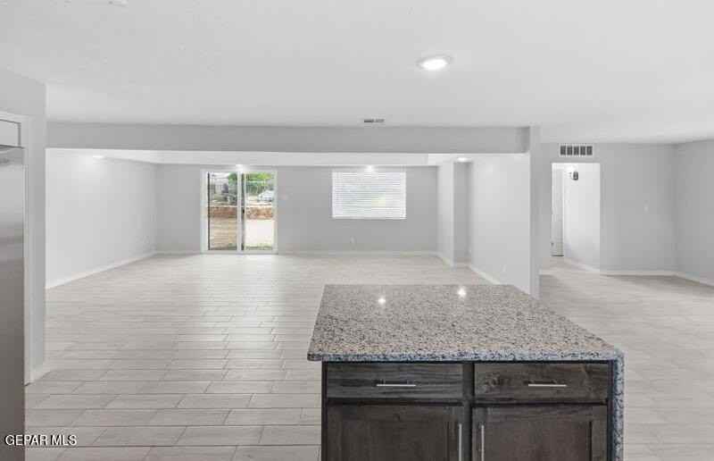 565 Gallagher St - Photo 7 of 34