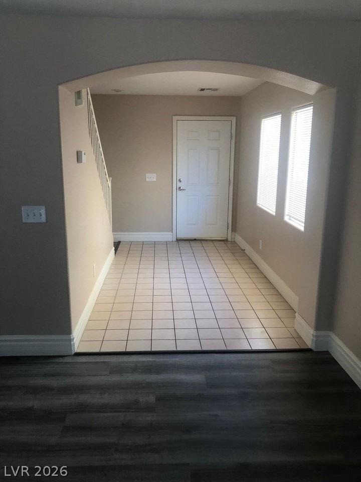 298 Fairway Woods Dr - Photo 2 of 18