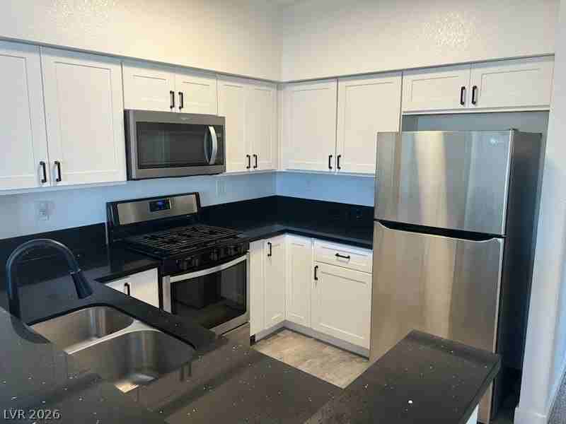 1401 Seward St #201 - Photo 6 of 16