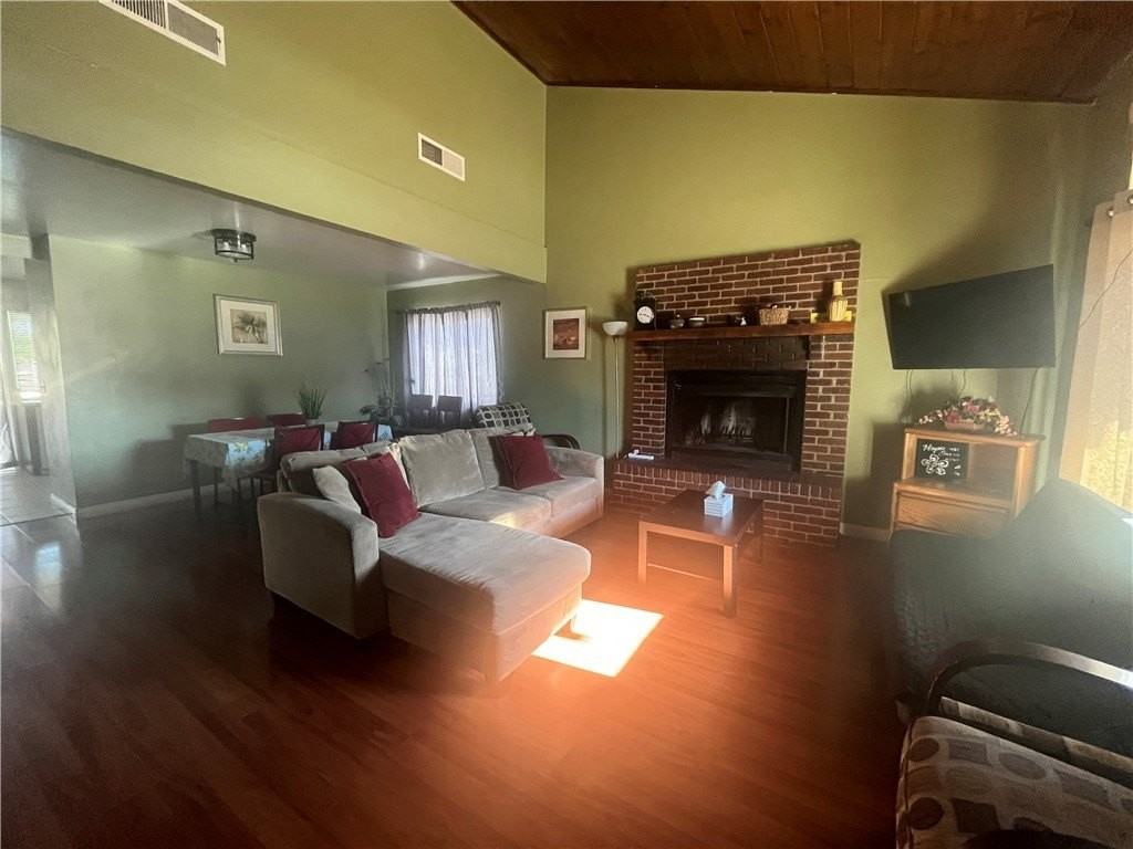 4084 Deerfield Ave - Photo 3 of 16