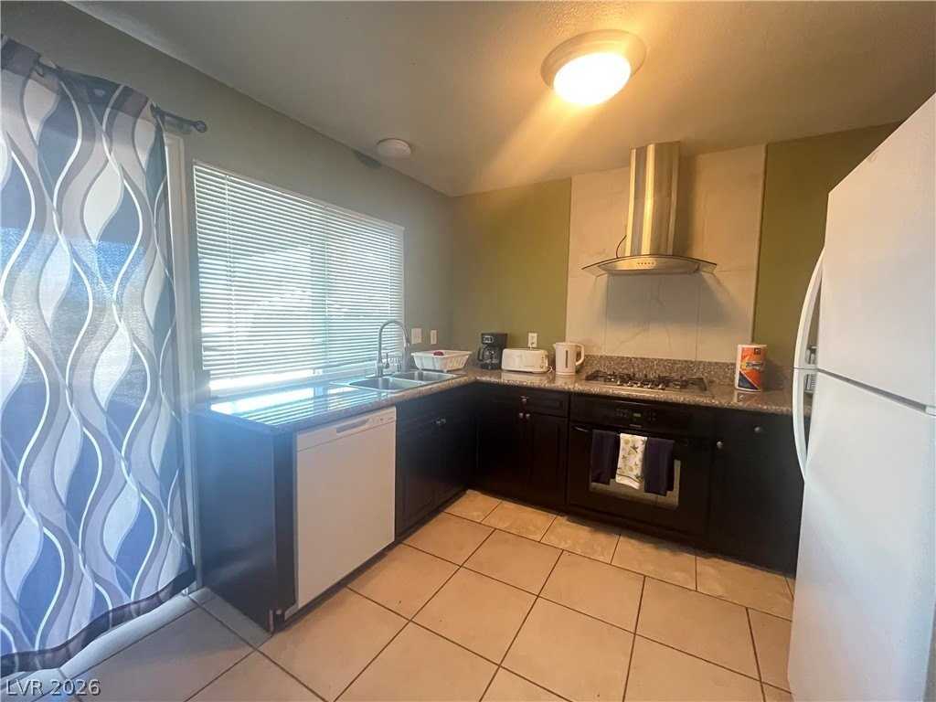 4084 Deerfield Ave - Photo 6 of 16