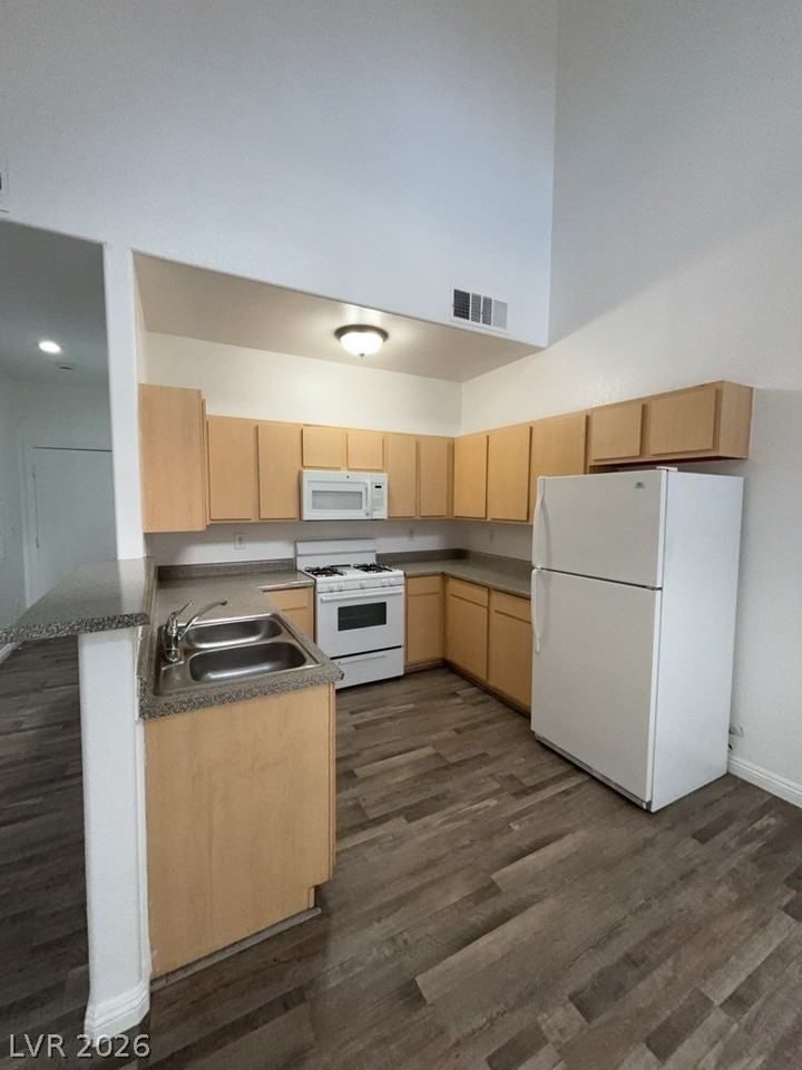 4915 E Russell Rd #151 - Photo 4 of 9