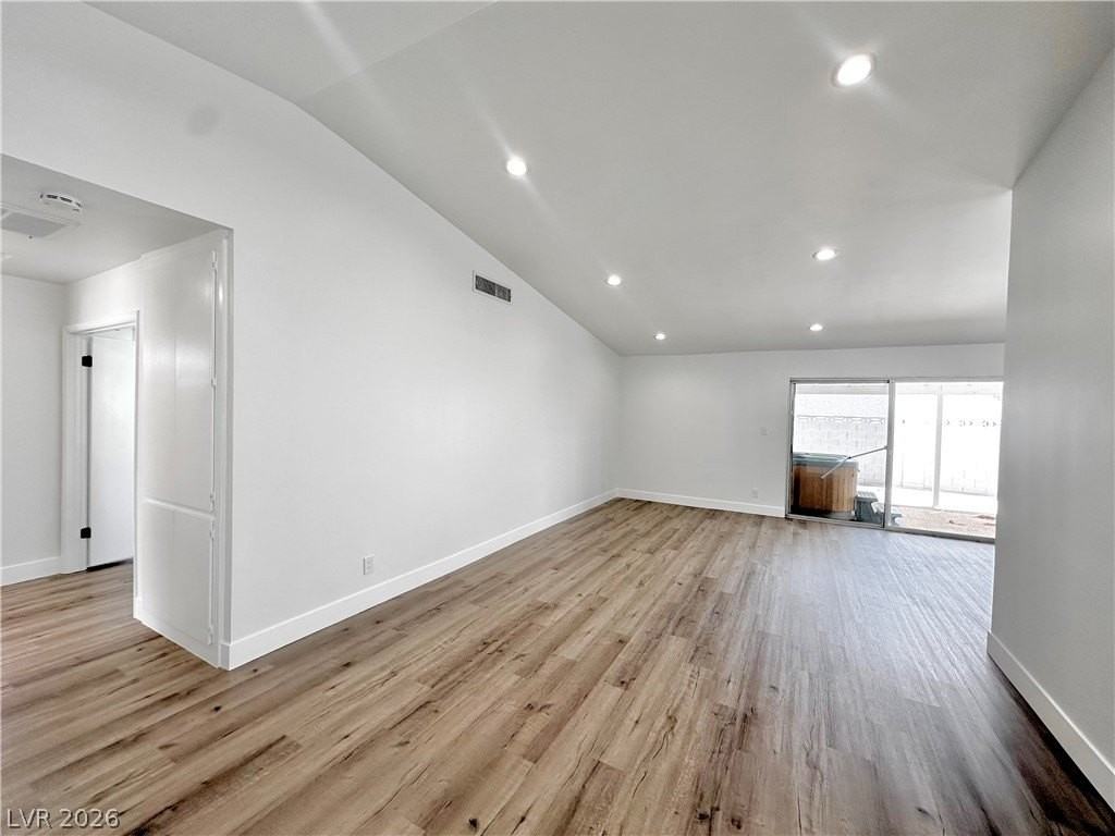 401 Holcomb Cir - Photo 5 of 34