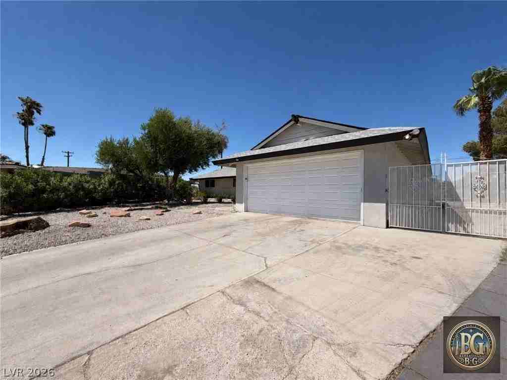 3824 Golf Ln - Photo 2 of 24