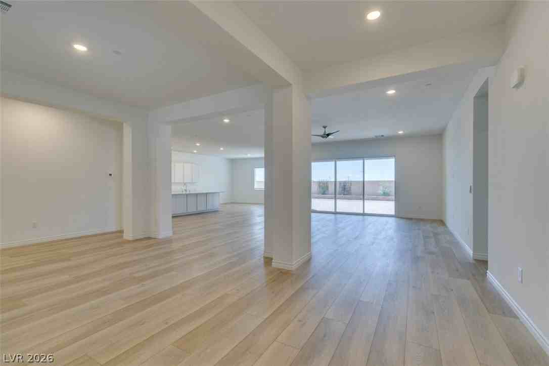 10869 Grace Landing Ave - Photo 5 of 49