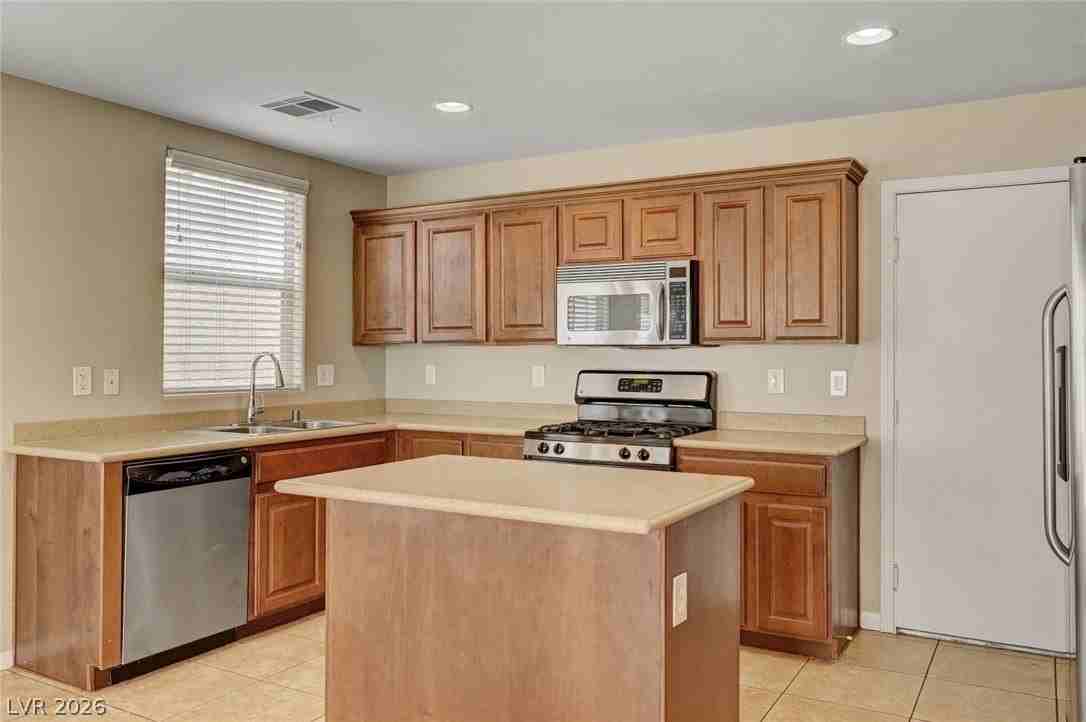 9015 Alex Creek Ave - Photo 7 of 45