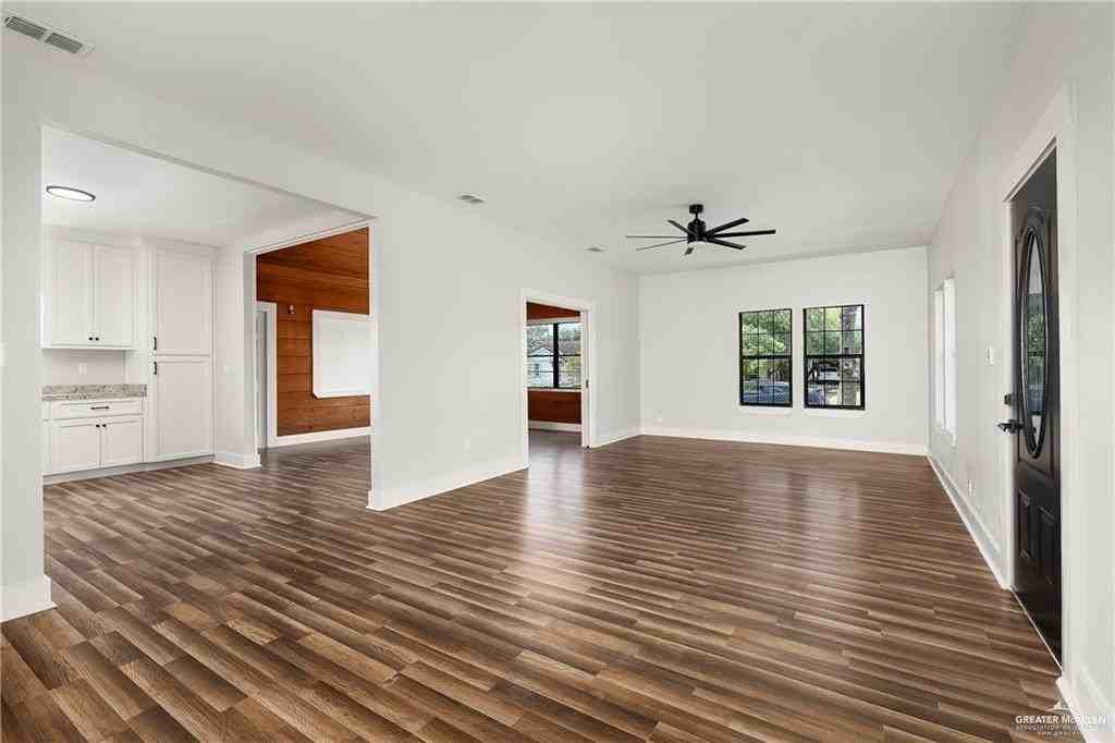 620 W Hill Dr - Photo 2 of 22