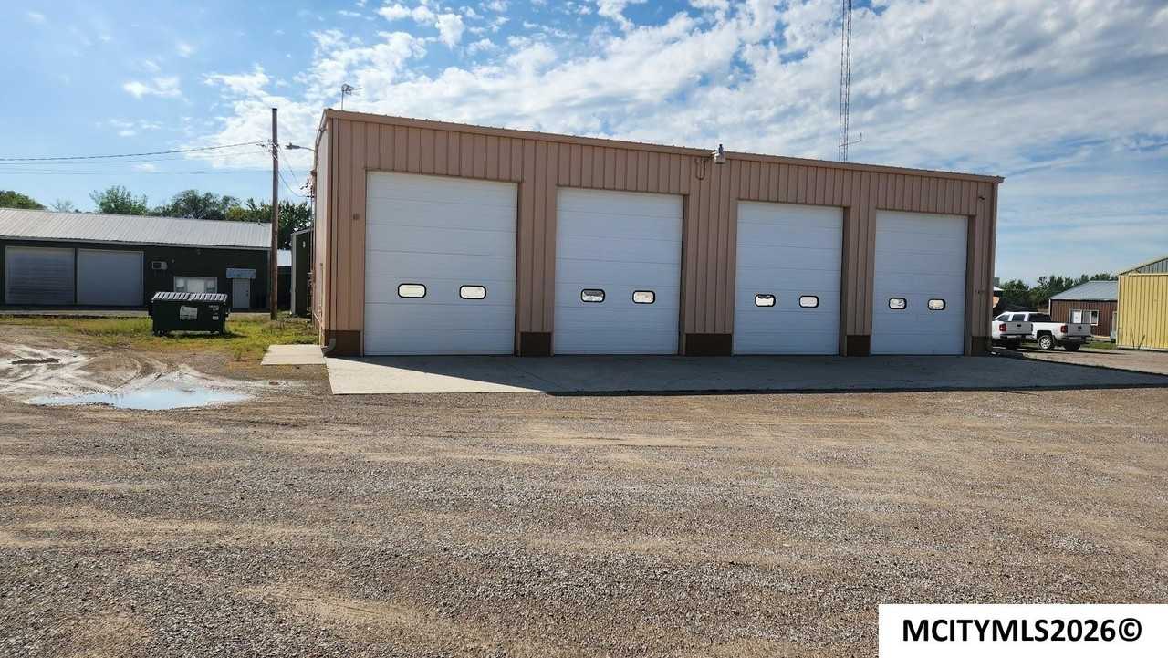 1409 S Taft Ave - Photo 3 of 21