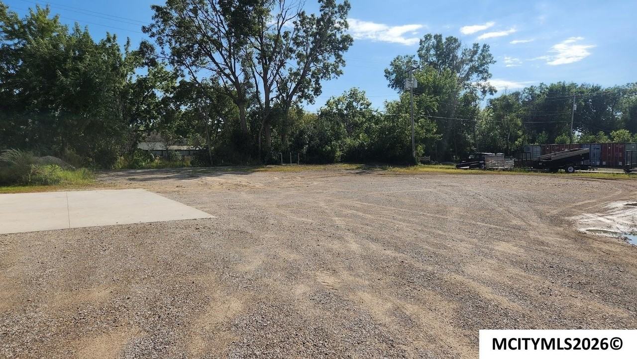 1409 S Taft Ave - Photo 6 of 21