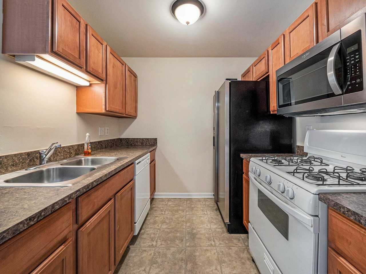 1112 Addington Ln - Photo 6 of 25