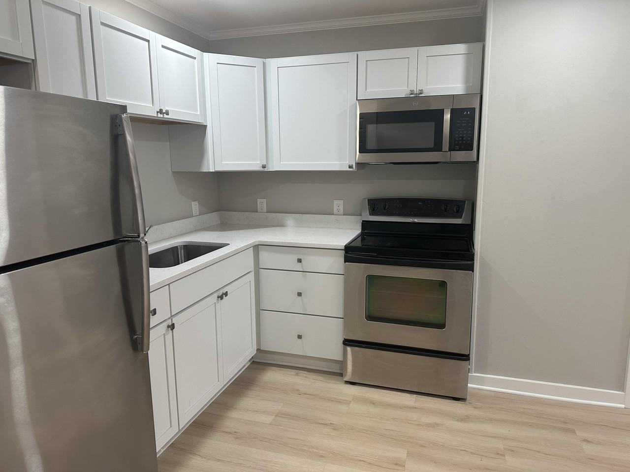 137 N Center St #2 - Photo 6 of 14