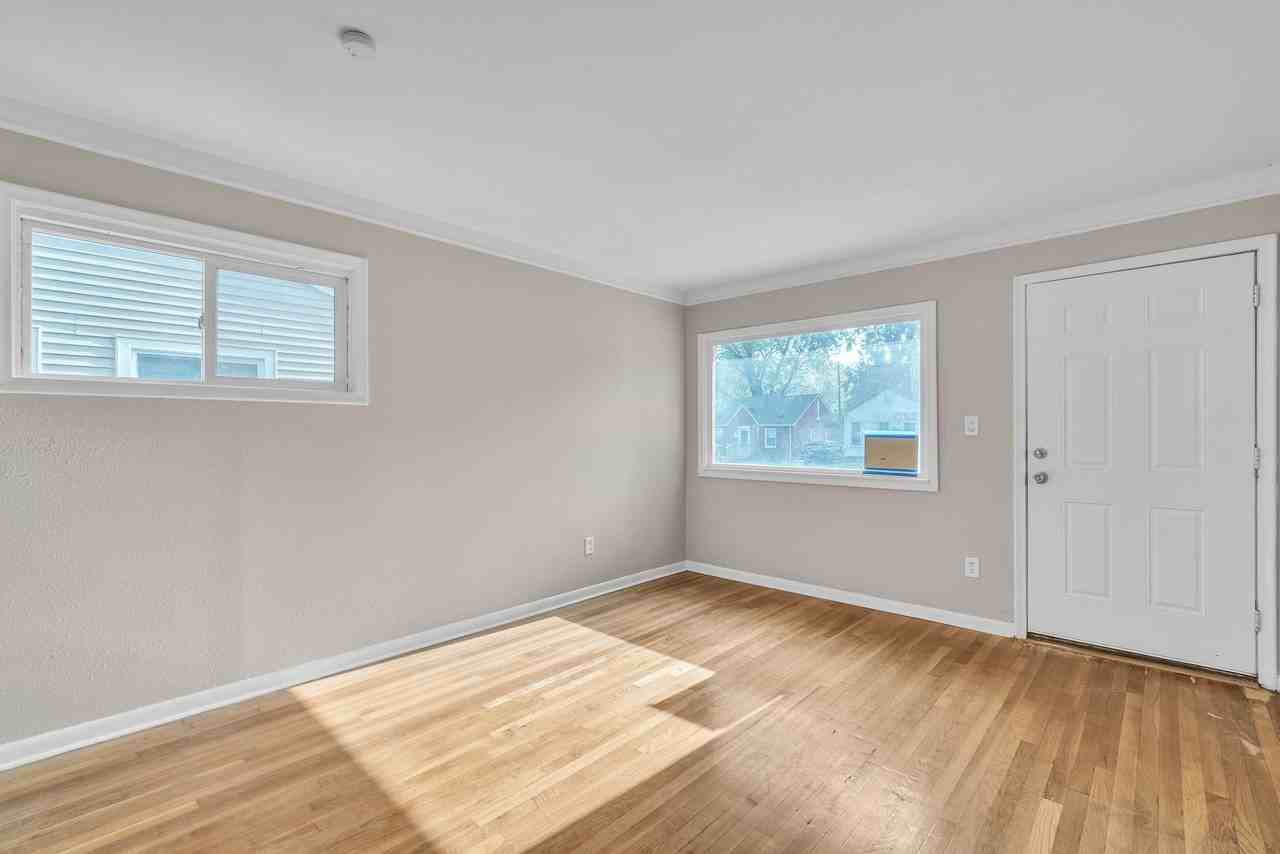 18491 Brady - Photo 4 of 23