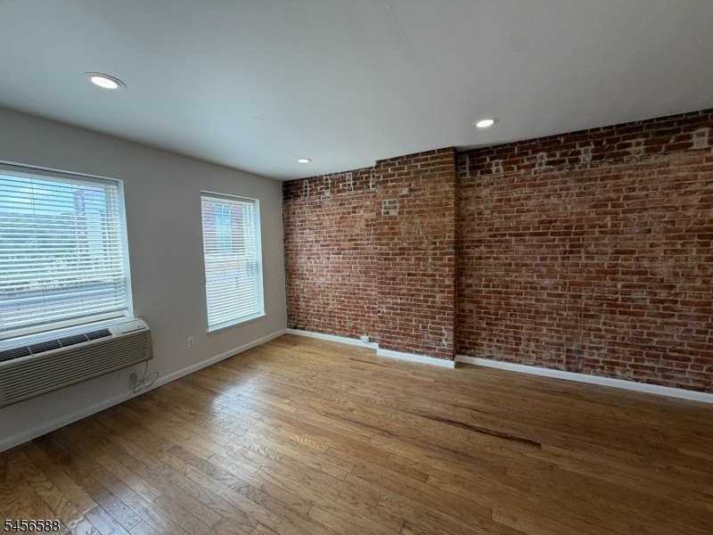 6-16 E Blackwell St #3H - Photo 3 of 15