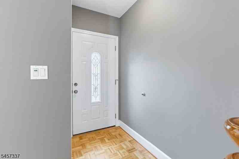 33 Franklin Ave - Photo 4 of 27