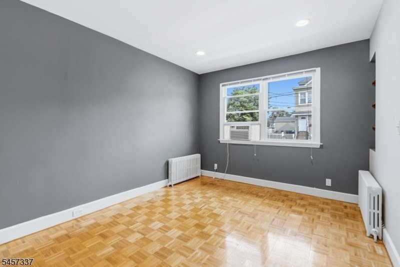33 Franklin Ave - Photo 7 of 27