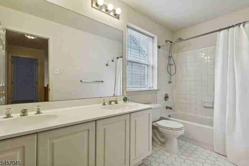 54 Plantation Rd - Photo 7 of 16