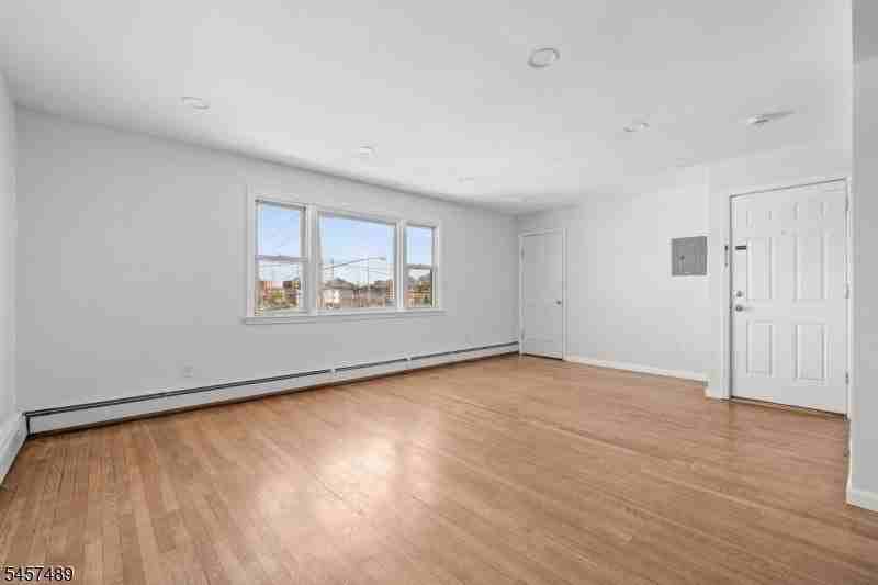 1134 Rivington St - Photo 3 of 22