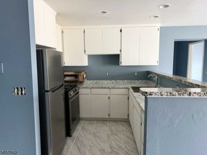 86 Main St #G - Photo 2 of 3