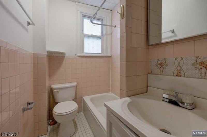 58 Westervelt Ave