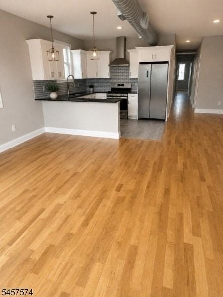 372 E 27th St #201 - Photo 2 of 8