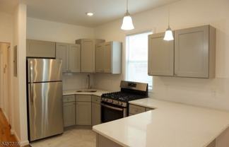 373 N 6th St #2R - Photo 1 of 1