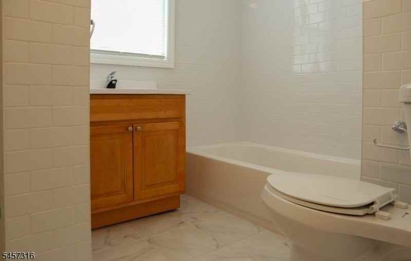 373 N 6th St #2R - Photo 7 of 8