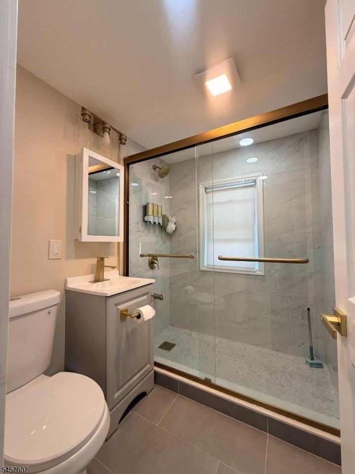 936 Stuyvesant Ave Ste 3rd - Photo 4 of 9