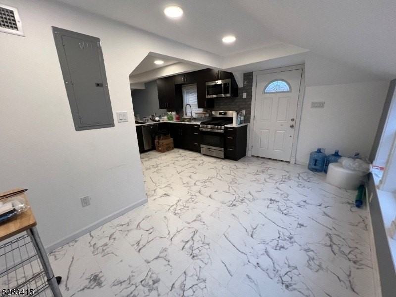 94 Garside Ave - Photo 4 of 10