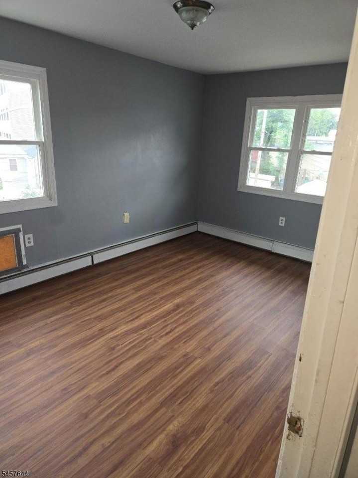 583 Main St #18 - Photo 4 of 9