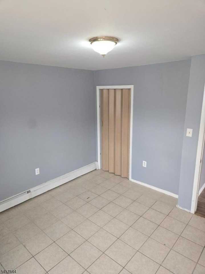 583 Main St #18 - Photo 6 of 9