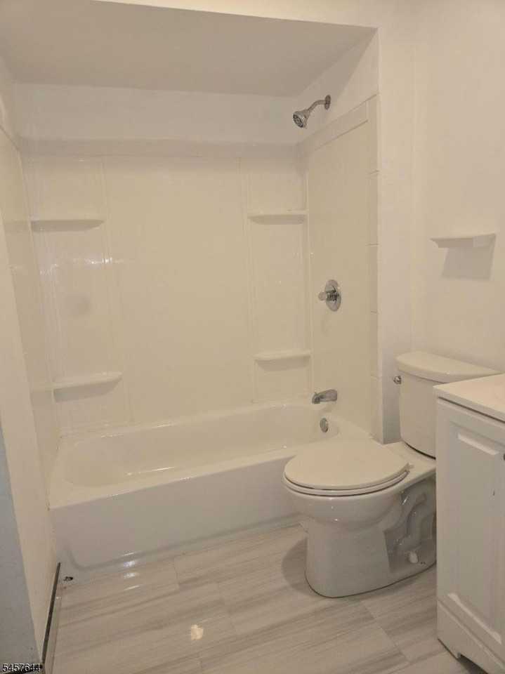 583 Main St #18 - Photo 7 of 9