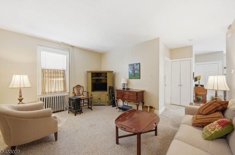 82 Maple Ave - Photo 4 of 17
