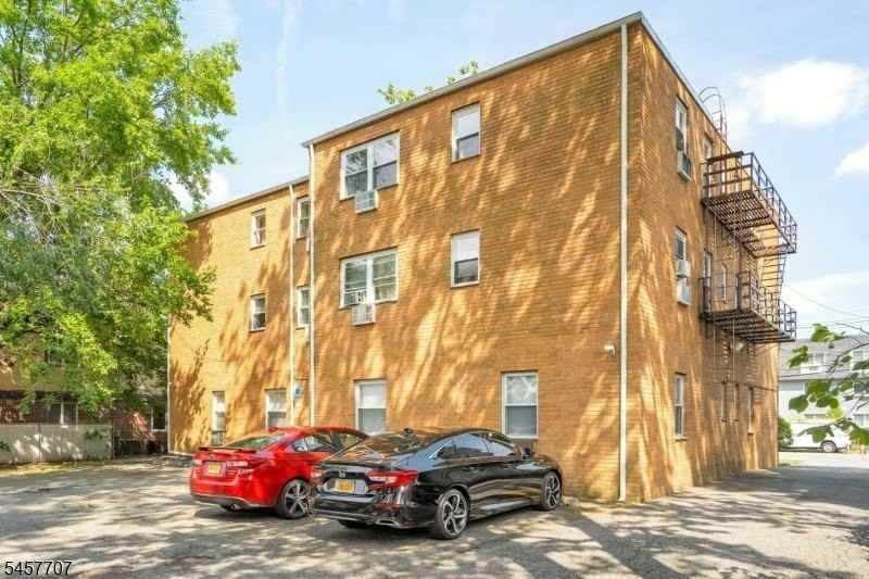 377 Park St - Photo 2 of 16