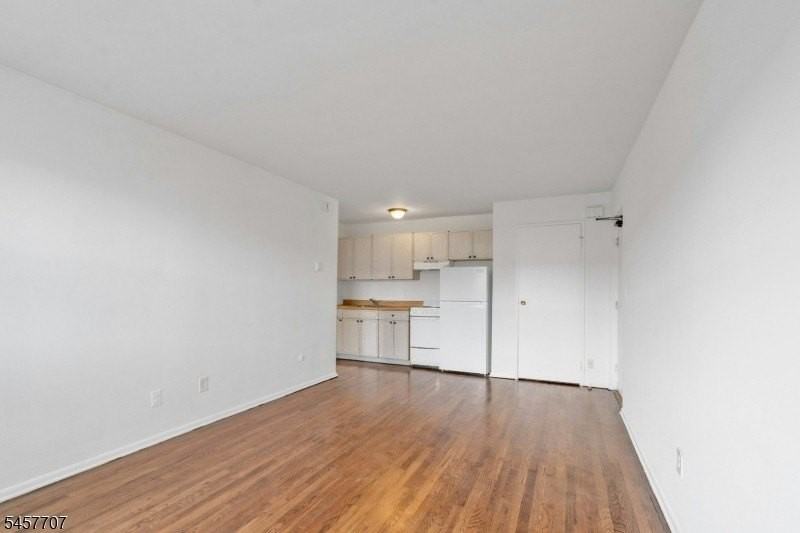 377 Park St - Photo 4 of 16