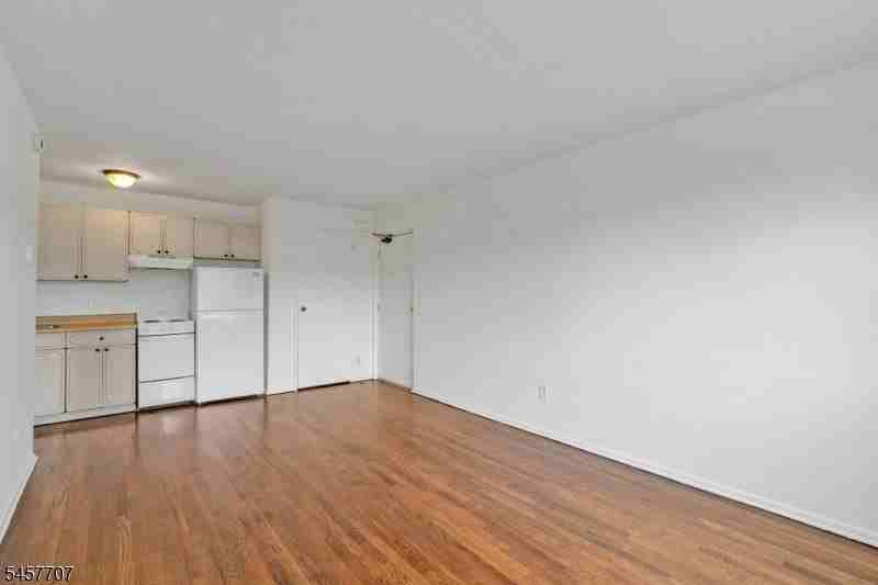 377 Park St - Photo 5 of 16