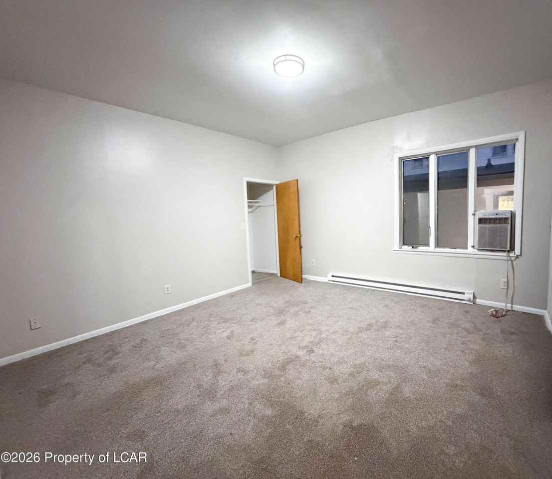 637 Monroe Ave - Photo 5 of 9