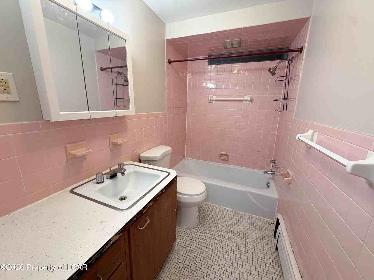 637 Monroe Ave - Photo 7 of 9