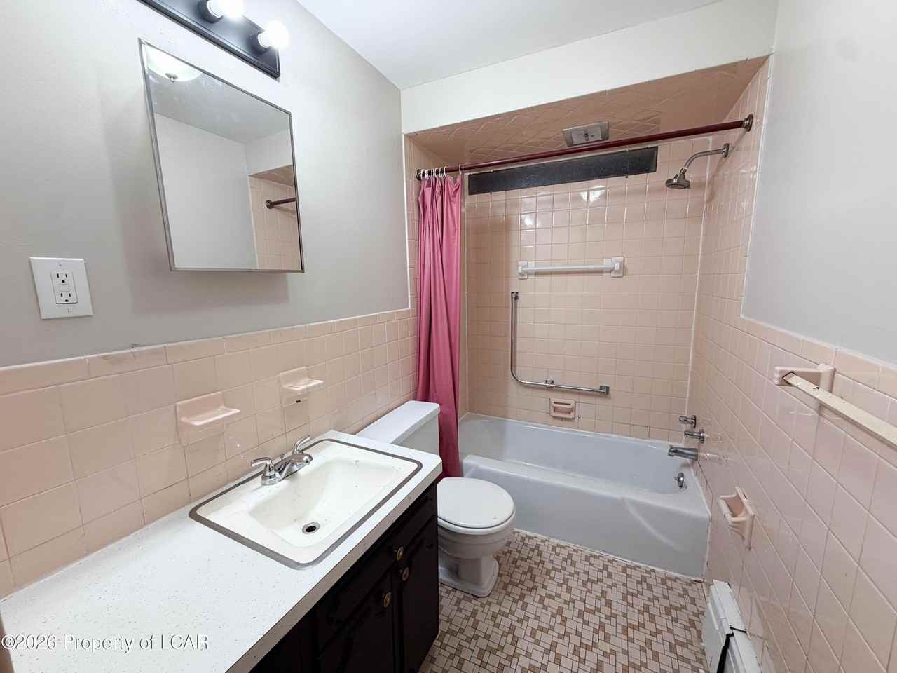 639 Monroe Ave - Photo 7 of 8