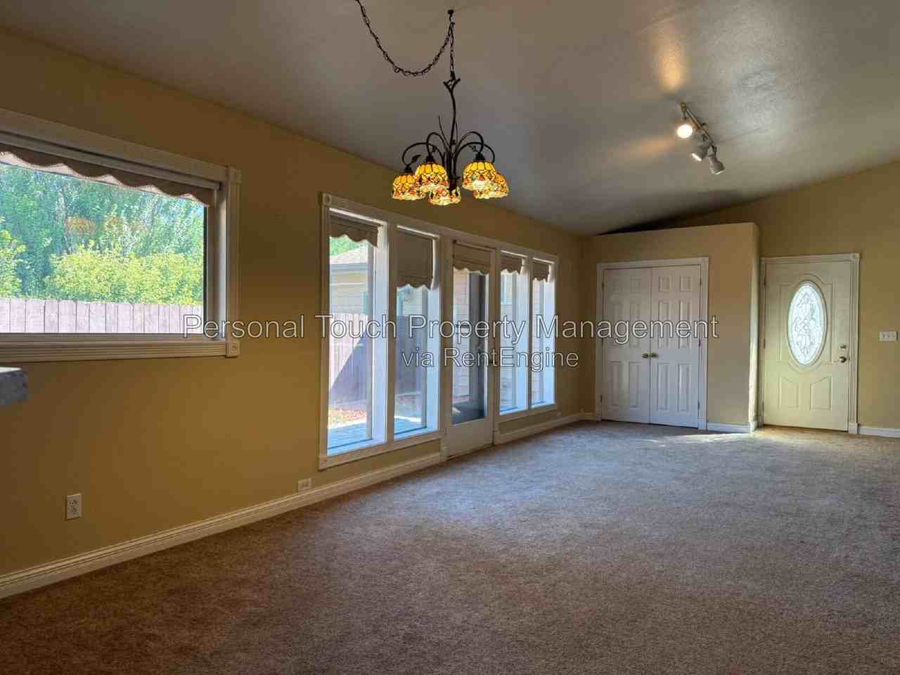 718 18th St S - Photo 6 of 23