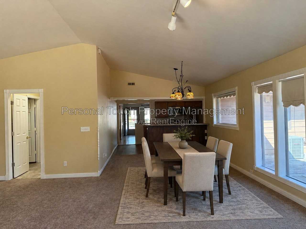 718 18th St S - Photo 7 of 23