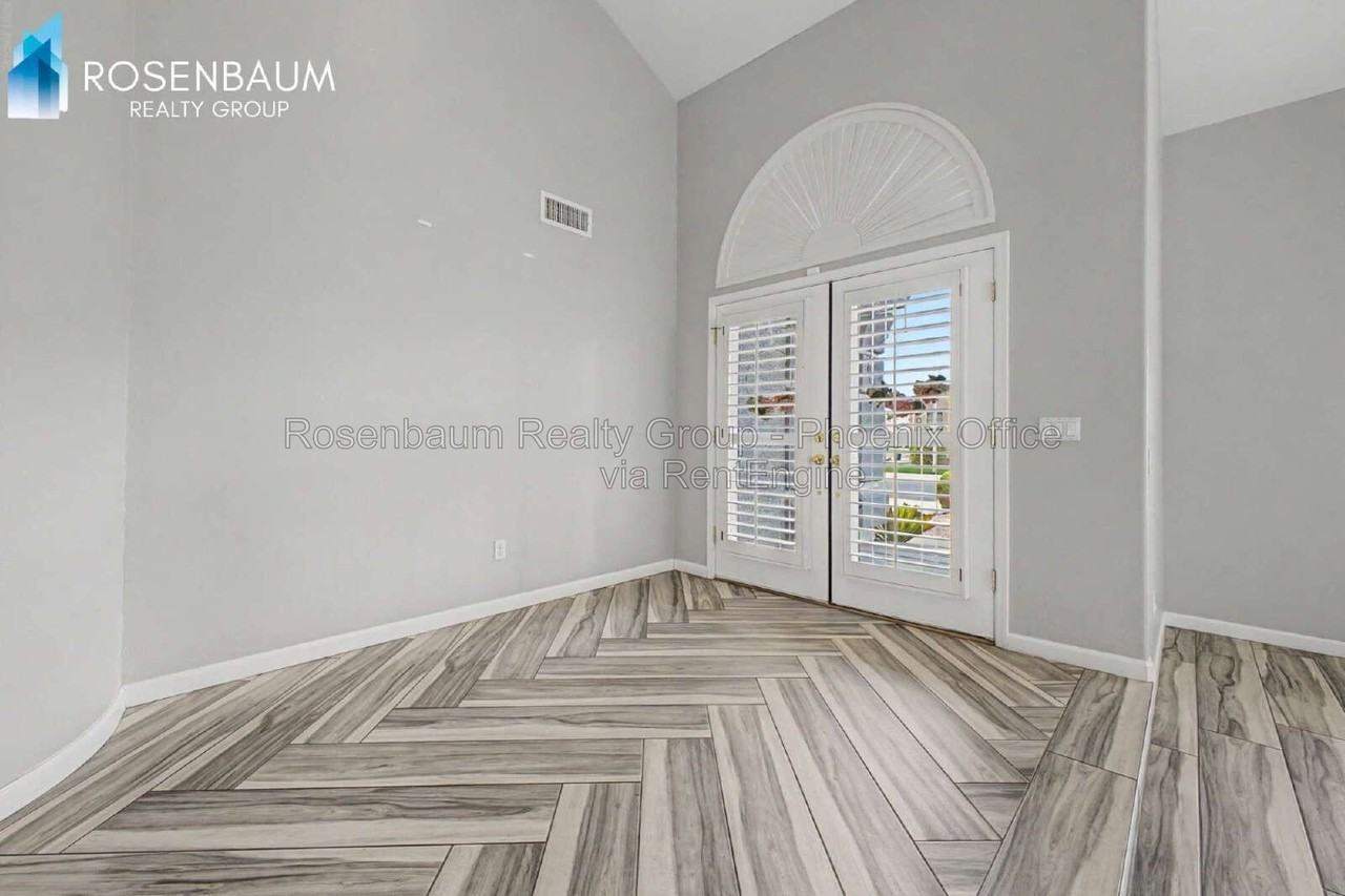 4711 S Newport St - Photo 5 of 50