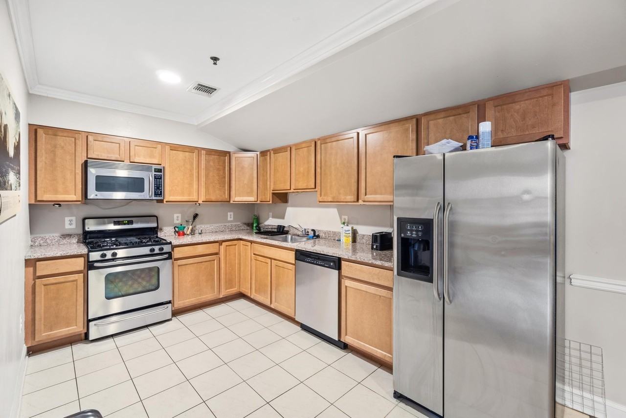 214216 Jackson St #6 - Photo 3 of 22